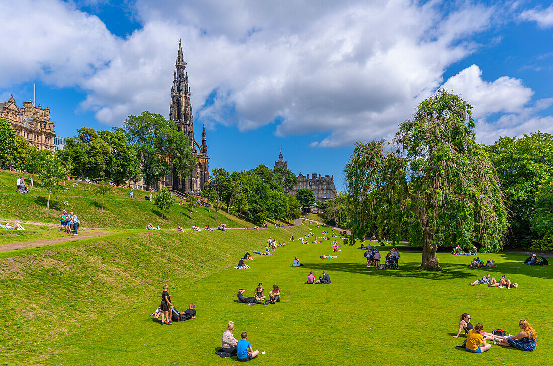 View of East Princes Street Gardens and Scott Monument, Edinburgh, Scotland, United Kingdom, Europe