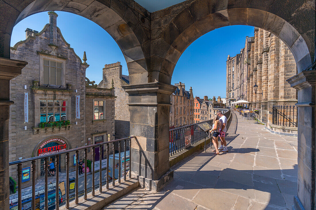 Blick auf W Bow (West Bow) von Victoria Terrace, Edinburgh, Lothian, Schottland, Vereinigtes Königreich, Europa