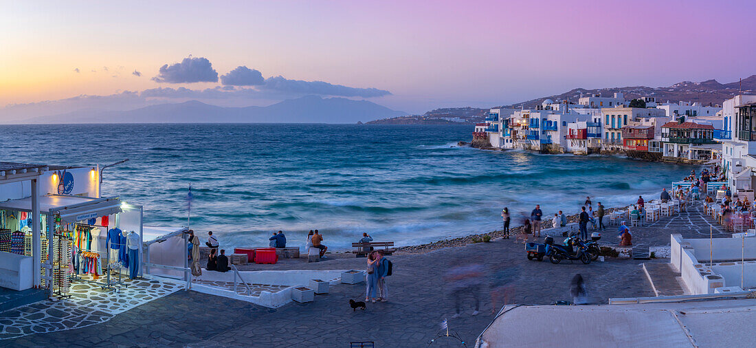 Blick auf Klein-Venedig in Mykonos-Stadt bei Sonnenuntergang, Mykonos, Kykladen, griechische Inseln, Ägäis, Griechenland, Europa