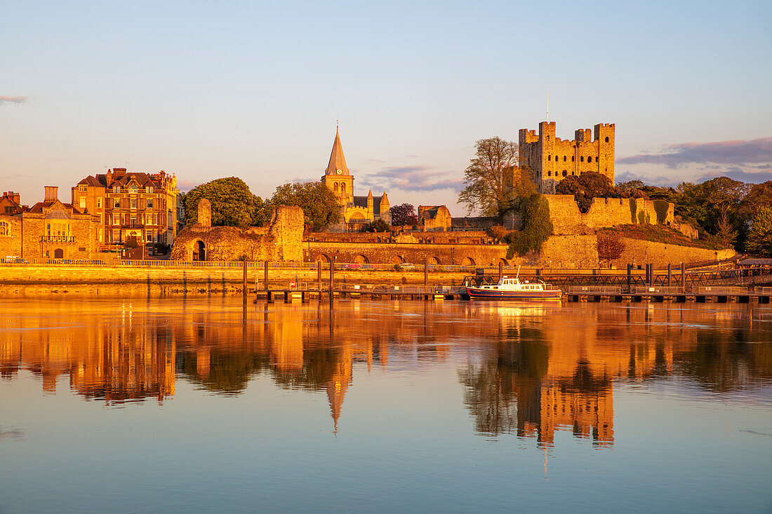 View across the River Medway to Rochester Castle and Cathedral at sunset, Rochester, Kent, England, United Kingdom, Europe