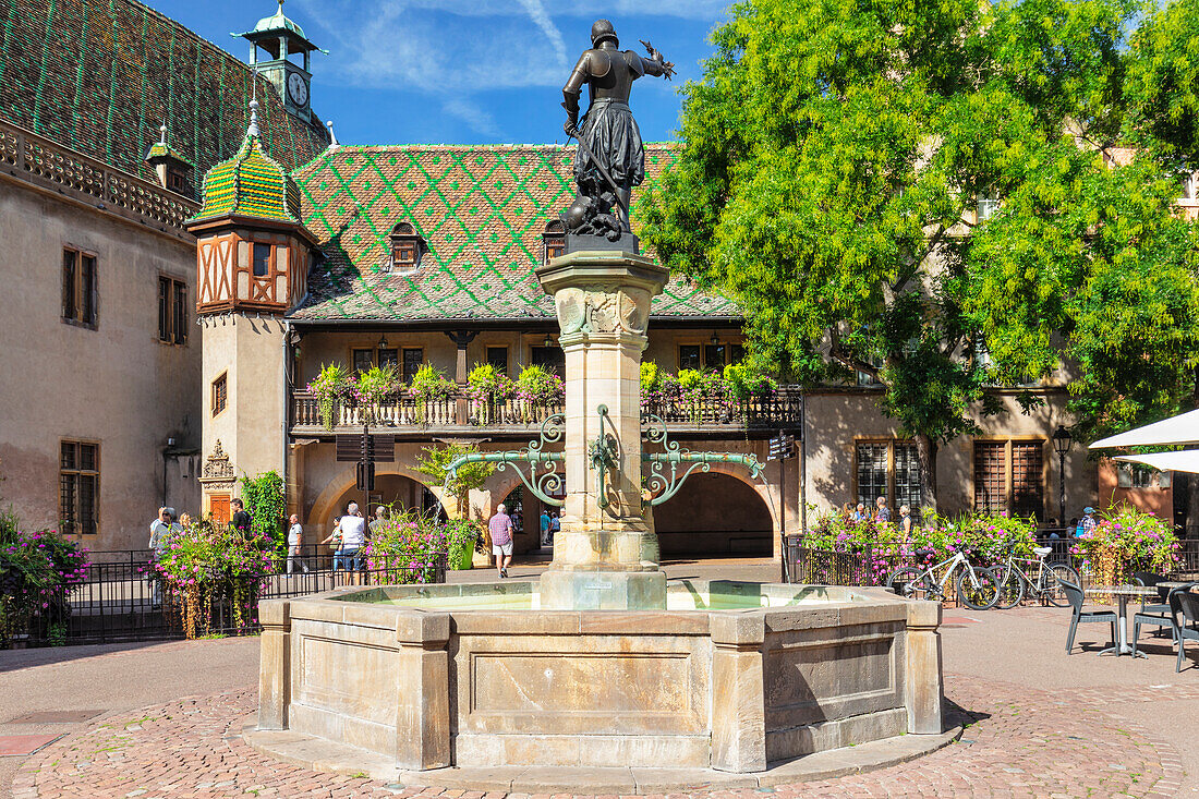 Schwendi-Brunnen am Place de l'Ancienne Douane Square, Colmar, Elsass, Haut-Rhin, Frankreich, Europa