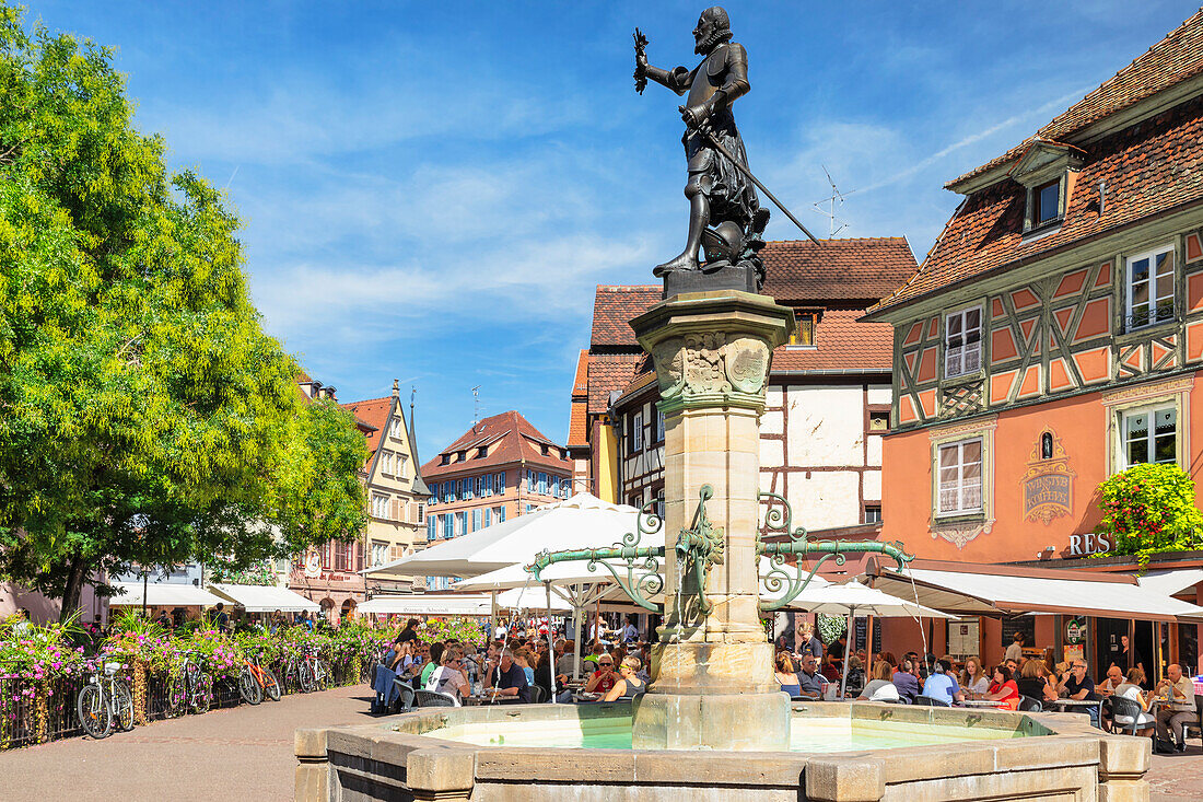 Schwendi-Brunnen am Place de l'Ancienne Douane Square, Colmar, Elsass, Haut-Rhin, Frankreich, Europa