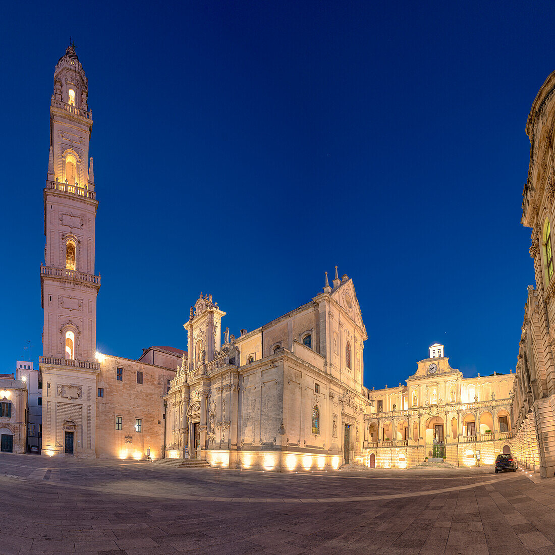 Kathedrale und Piazza del Duomo von Lecce in der Abenddämmerung, Salento, Apulien, Italien, Europa