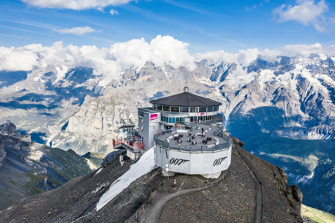 Seilbahn Schilthorn Piz Gloria mit Berner Alpen im Hintergrund, Mürren, Jungfrau Region, Schweizer Alpen, Schweiz, Europa