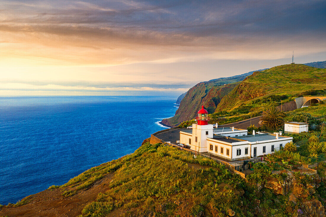 Ponta do Pargo Leuchtturm bei Sonnenuntergang, Calheta, Madeira, Portugal, Atlantik, Europa