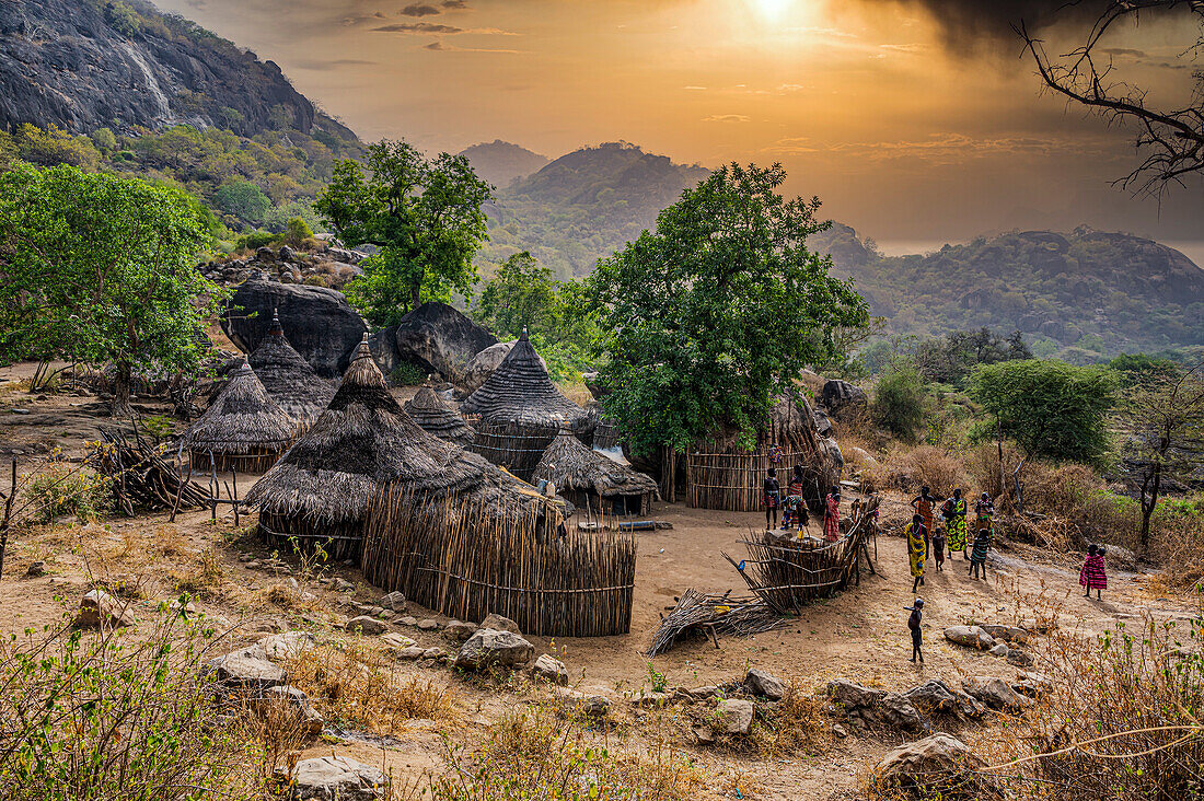 Traditionelle Dorfhütten des Stammes Laarim, Boya Hills, Eastern Equatoria, Südsudan, Afrika
