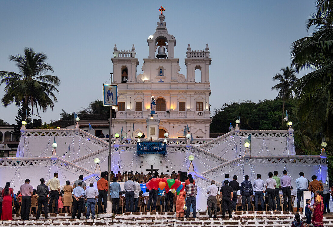 Ein Festival in der Kirche Unserer Lieben Frau von der Unbefleckten Empfängnis, UNESCO-Weltkulturerbe, Panjim City (Panaji), Goa, Indien, Asien