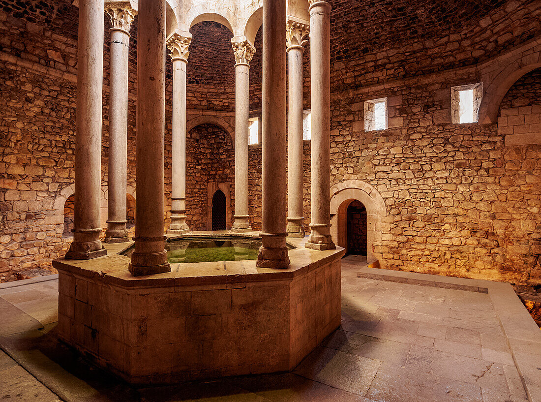 Arab Baths, interior, Old Town, Girona (Gerona), Catalonia, Spain, Europe