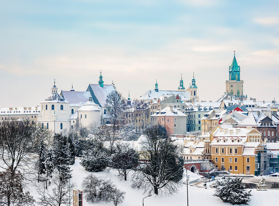 Skyline der Altstadt mit Dominikanerkloster, Kathedrale und Dreifaltigkeitsturm, Winter, Lublin, Woiwodschaft Lublin, Polen, Europa