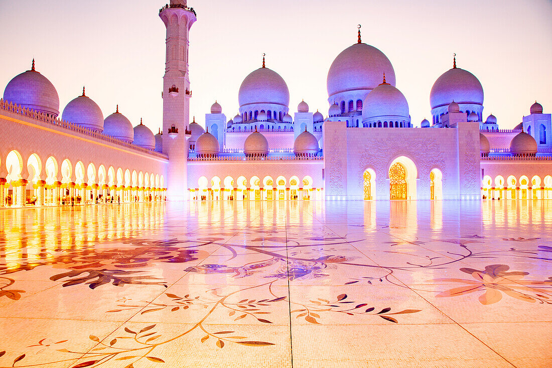 The Sheikh Zayed Grand Mosque, the largest mosque in the country, in Abu Dhabi, capital city of the United Arab Emirates, Middle East