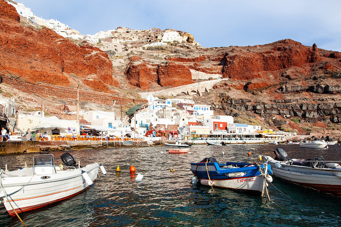 Amoudi Bay below the town of Oia, Santorini (Thira), Cyclades, Greek Islands, Greece, Europe