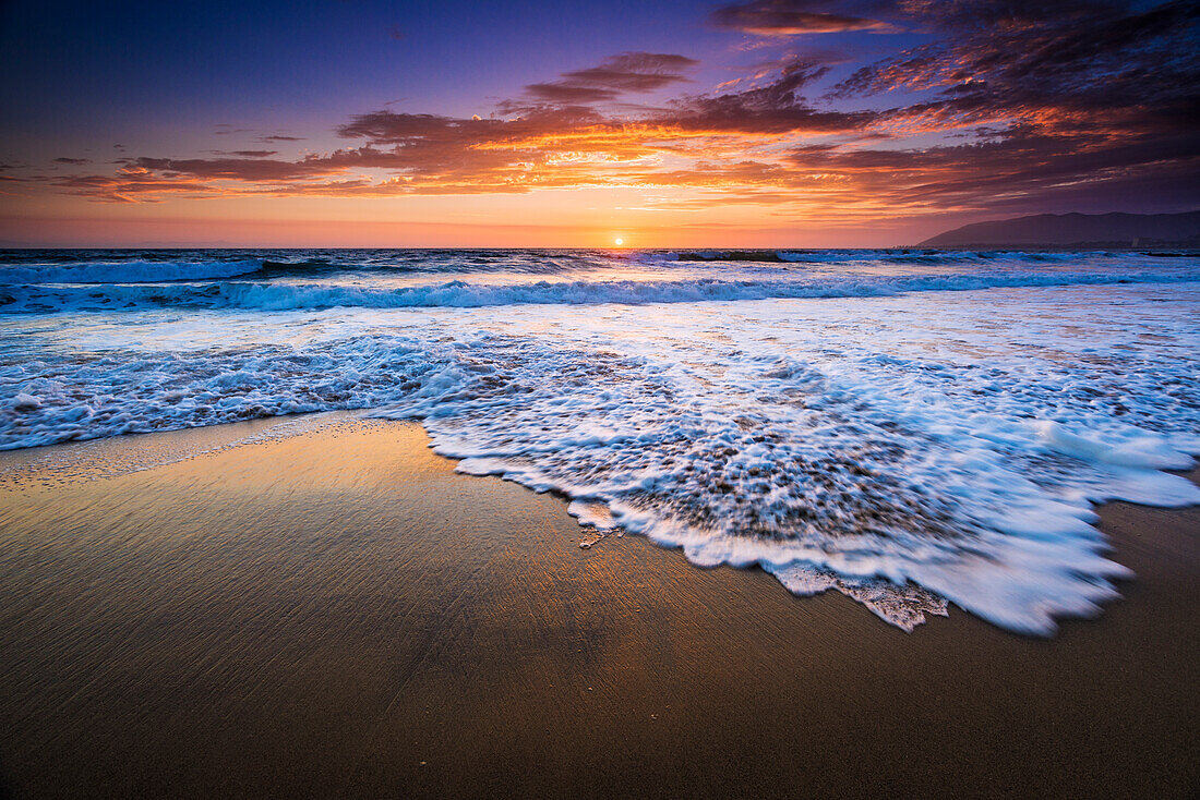 Sunset over the Pacific Ocean from Ventura State Beach, Ventura, California, USA