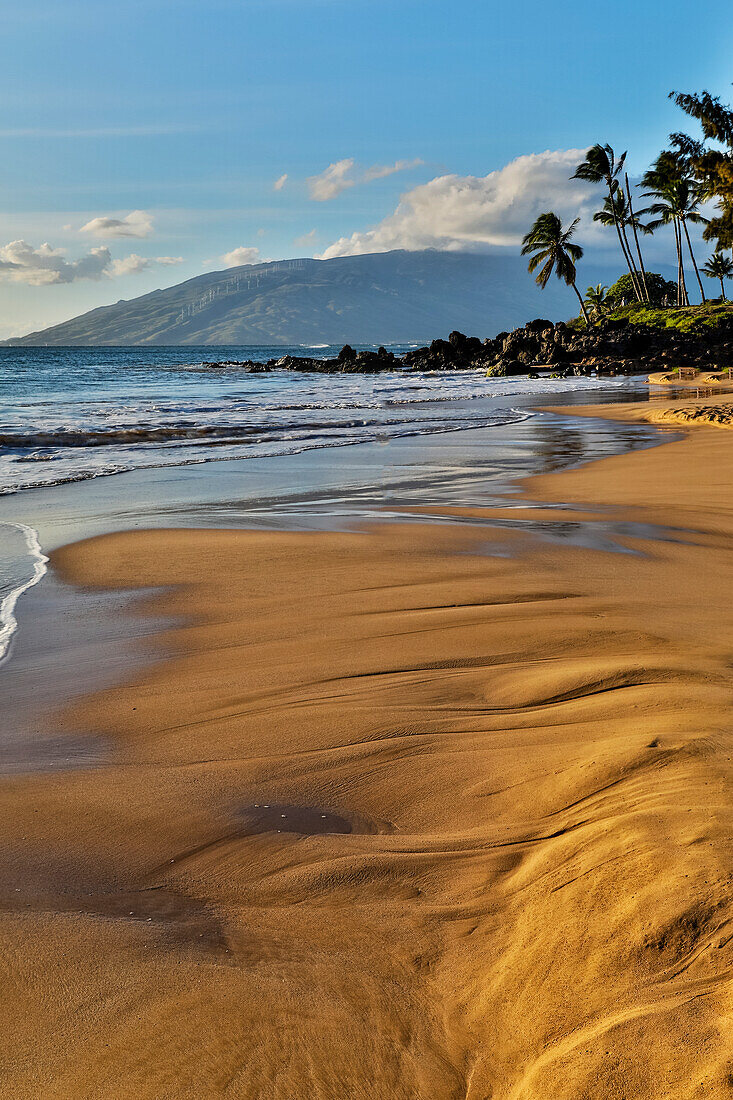 Evening light along Kamaole Beach Park II, Kihei Maui, Hawaii