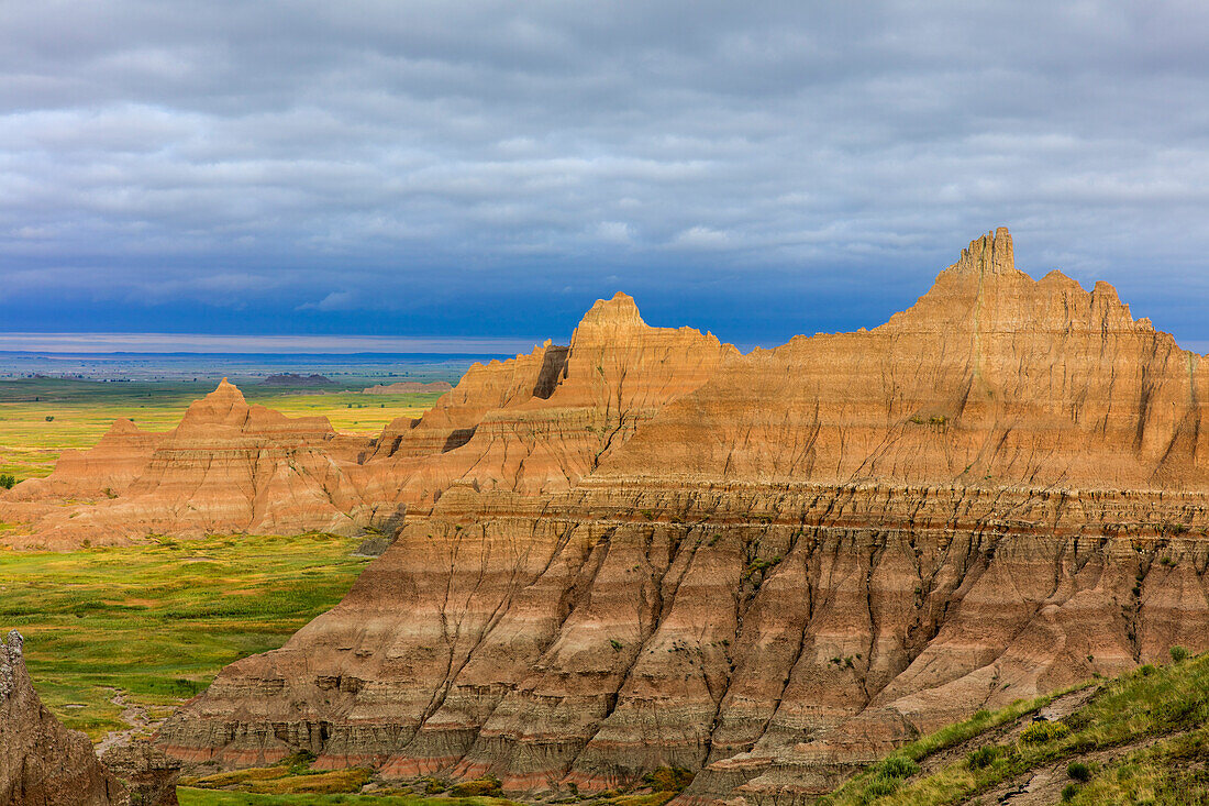 Badland formations from Cedar Pass in Badlands National Park, South Dakota, USA ()