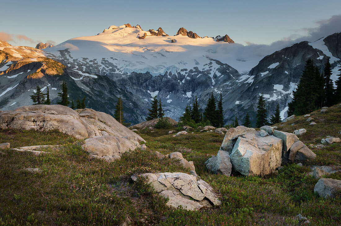 Mount Challenger Höhe: 8236 Fuß / 2510 Meter, North Cascades National Park