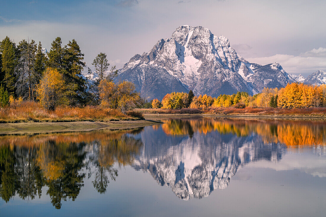 Herbstansicht des Mt. Moran und Reflexion, Oxbow Bend, Grand-Teton-Nationalpark, Wyoming