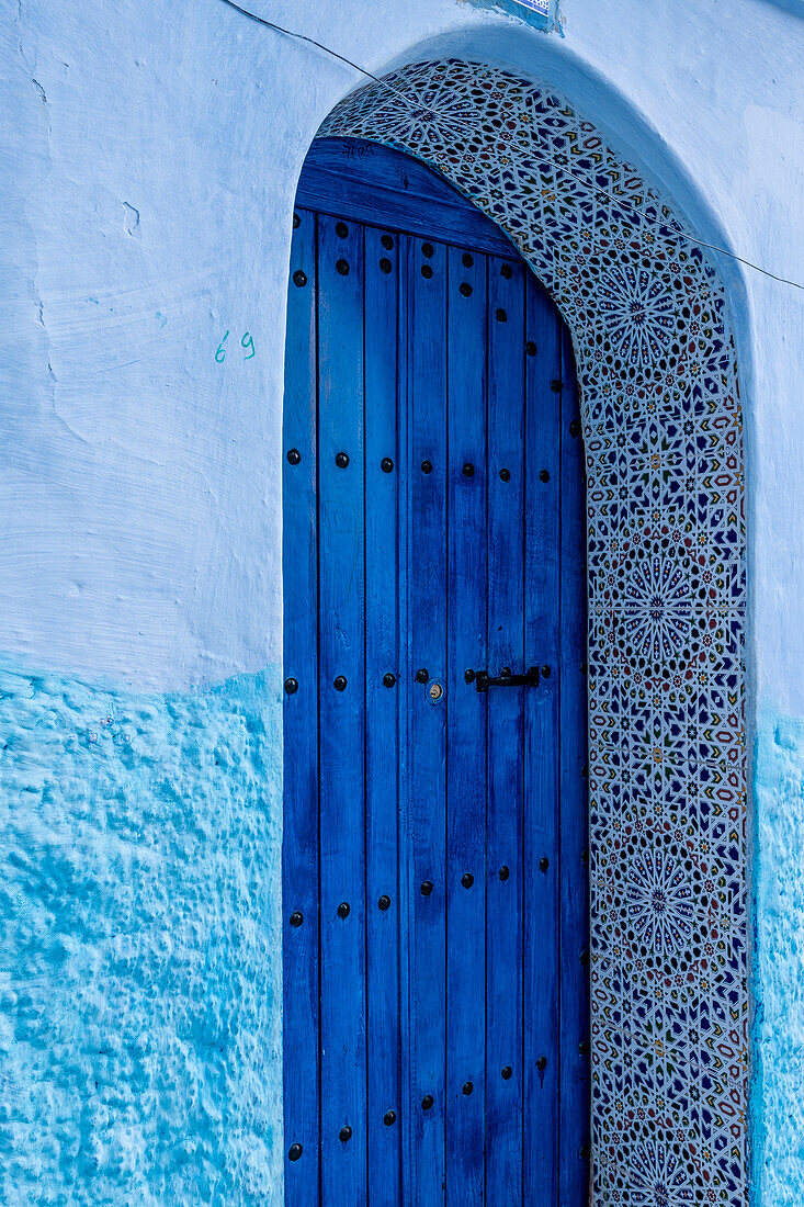 Africa, Morocco, Chefchaouen. Arch over wooden door.