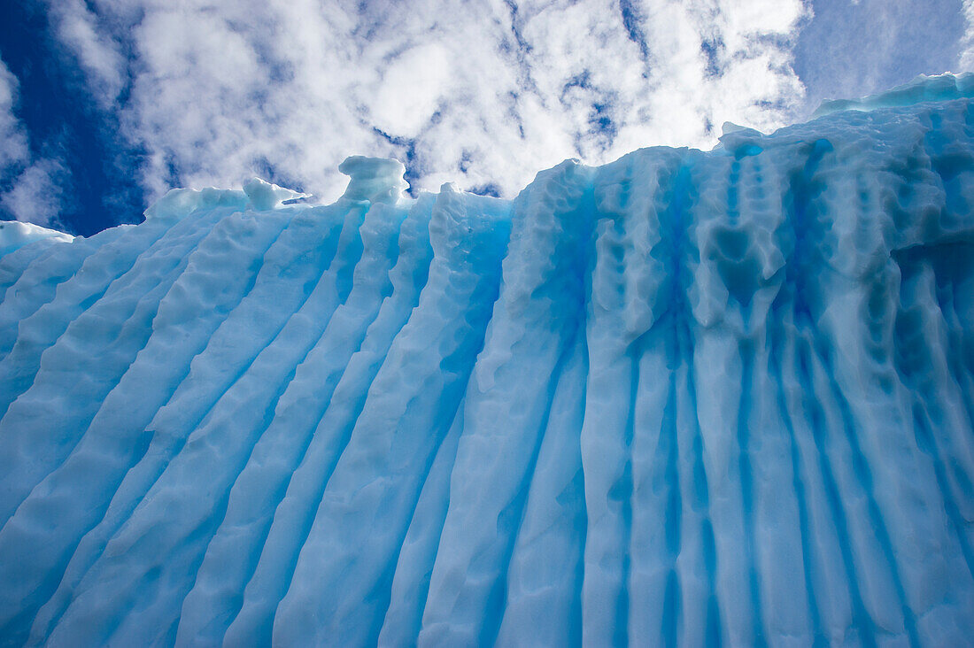 Antarktis, Gerlachstraße, blaue Eisformation