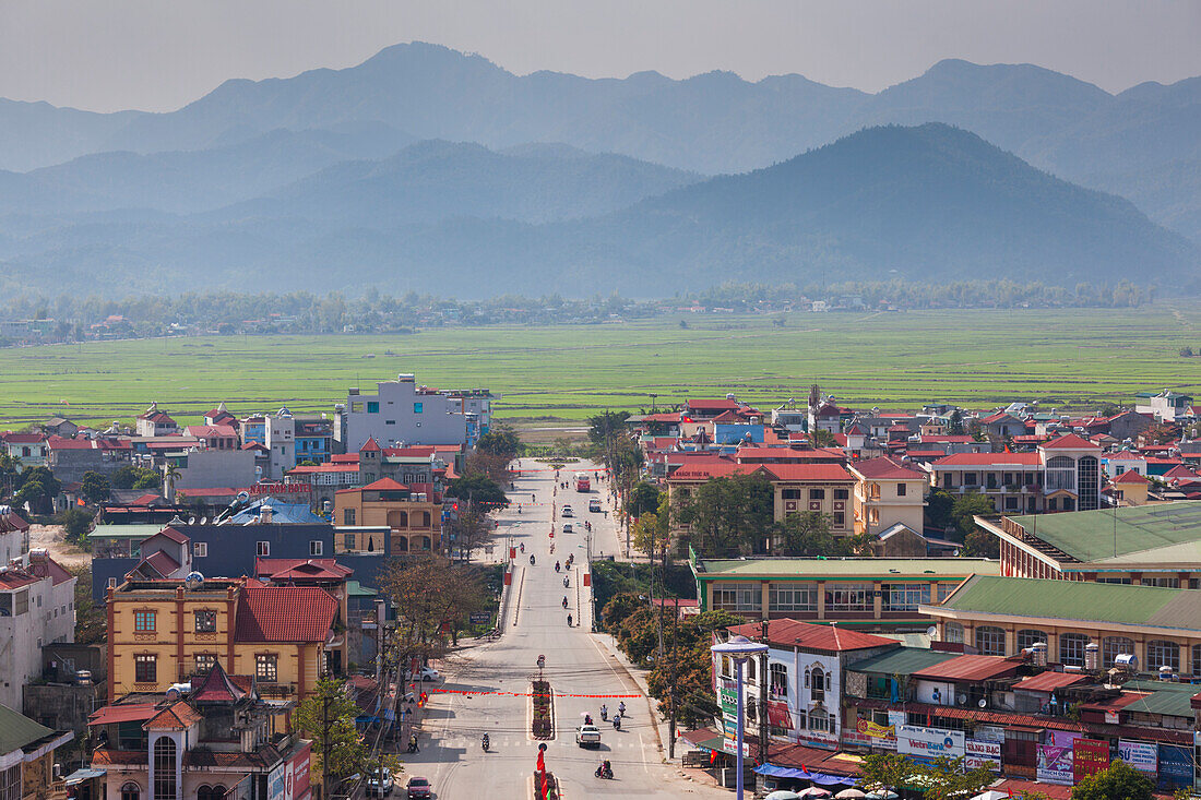 Vietnam, Dien Bien Phu, Blick auf die Stadt vom Siegesdenkmal aus