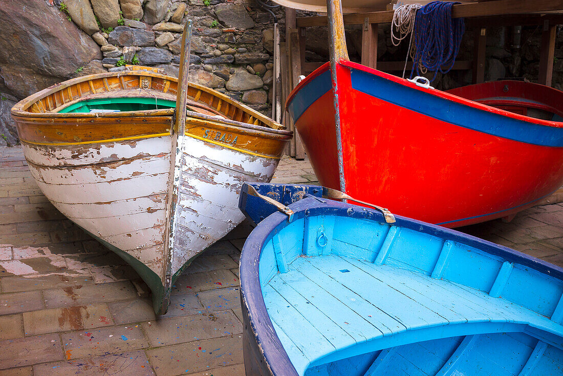 Italien, Riomaggiore. Bunte Fischerboote.