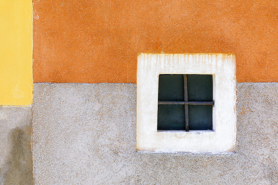 Italien, Venedig. Bunte Hauswand.