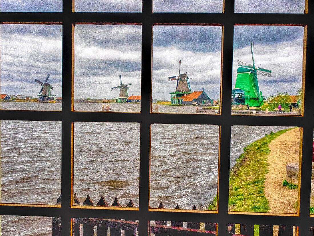 Europa; Niederlande; Zaandam; Zaanse Schans Windmühlen an einem bewölkten Tag