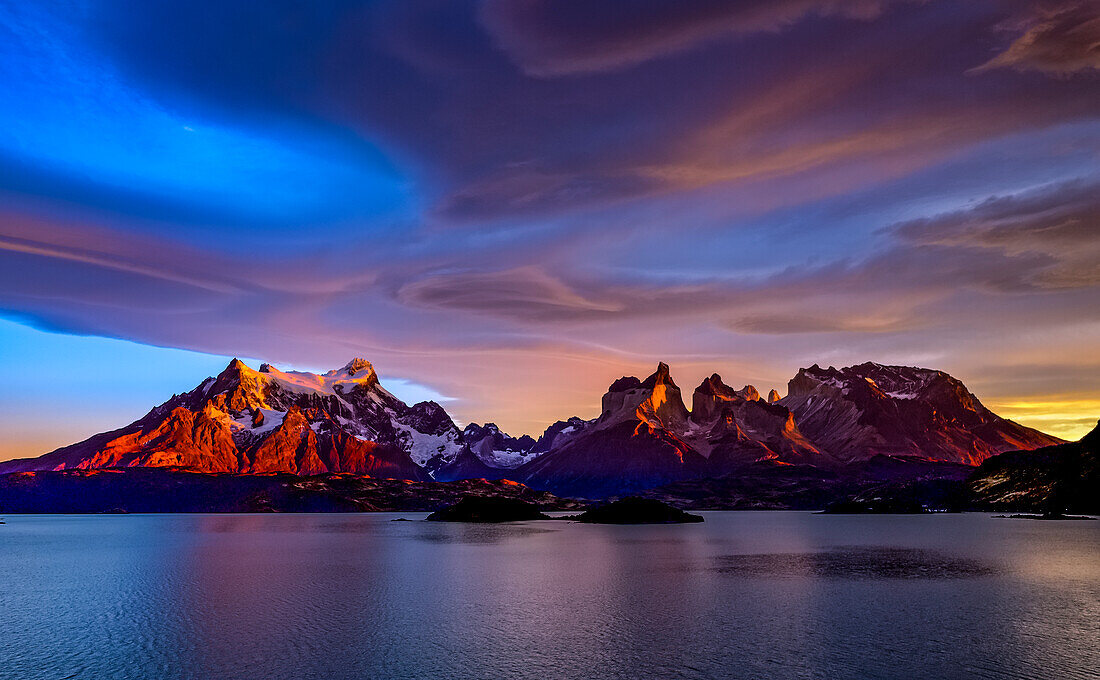 Chile, Torres de Paine, lenticular clouds