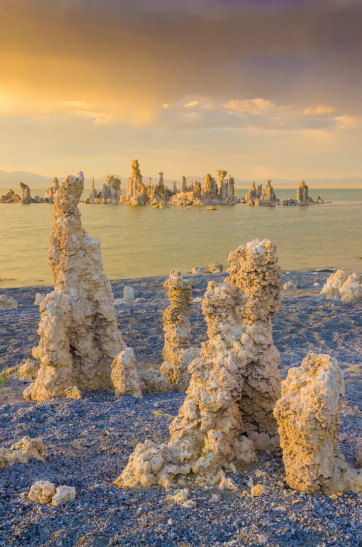 Tufas am Mono Lake, Östliche Sierras, Kalifornien, USA