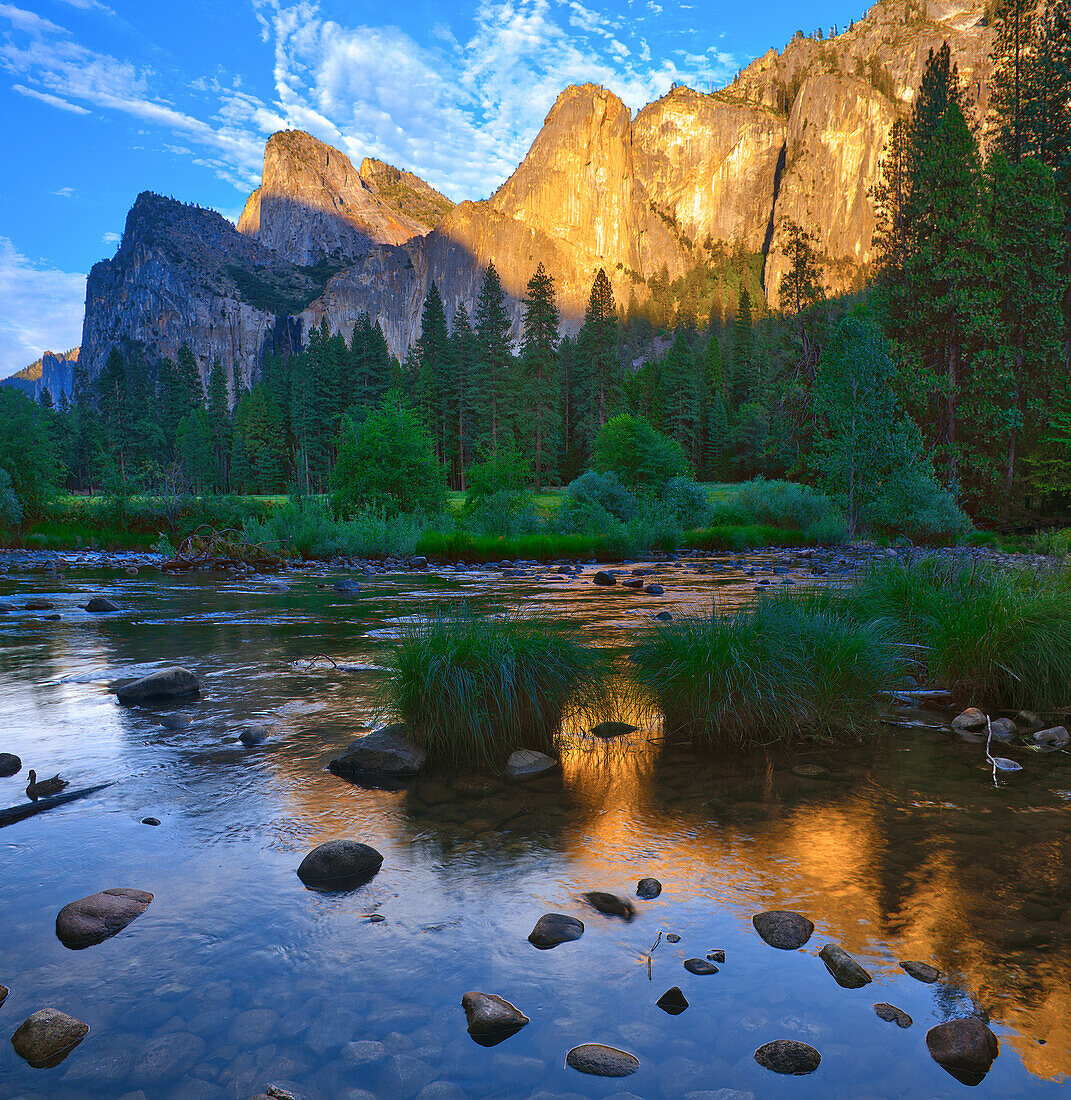 Merced River, Yosemite National Park, California, USA