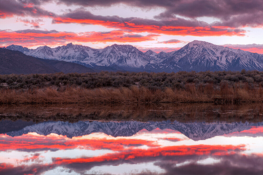 USA, California, Sierra Nevada Range. Sierra Crest seen from Buckley Ponds at sunset.