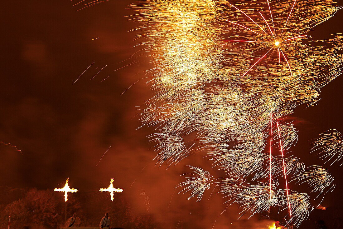 Gedenkfeier Guy Fawkes Night im November, Vereitelung des Sprengstoffanschlags an King James I., der im House of Lords im 17. Jhd. stattfinden sollte; Lewes, East Sussex, England, Großbritannien