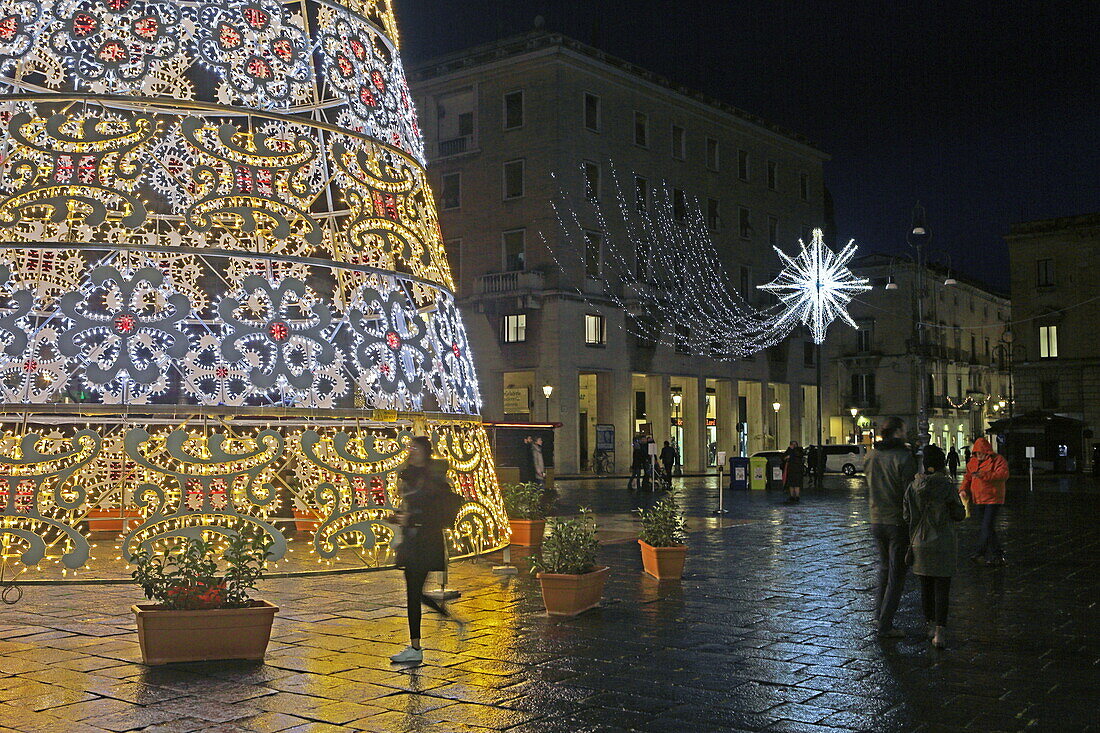 Weihnachtsschmuck auf der Piazza Sant' Oronzo, Lecce, Salento, Apulien, Italien