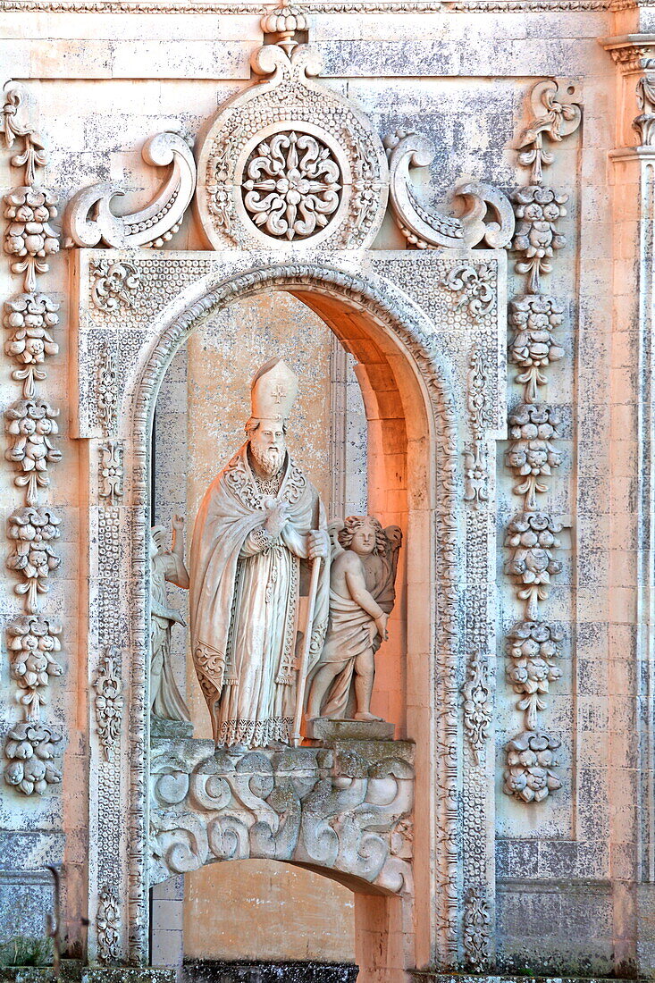 Nordfassade des Doms mit der Statue von Sant' Oronzo, Lecce, Salento, Apulien, Italien