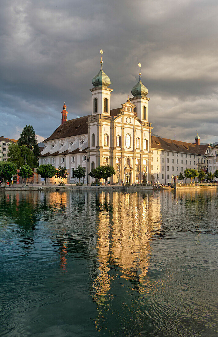 Luzern, Reuss, Jesuitenkirche, Schweiz