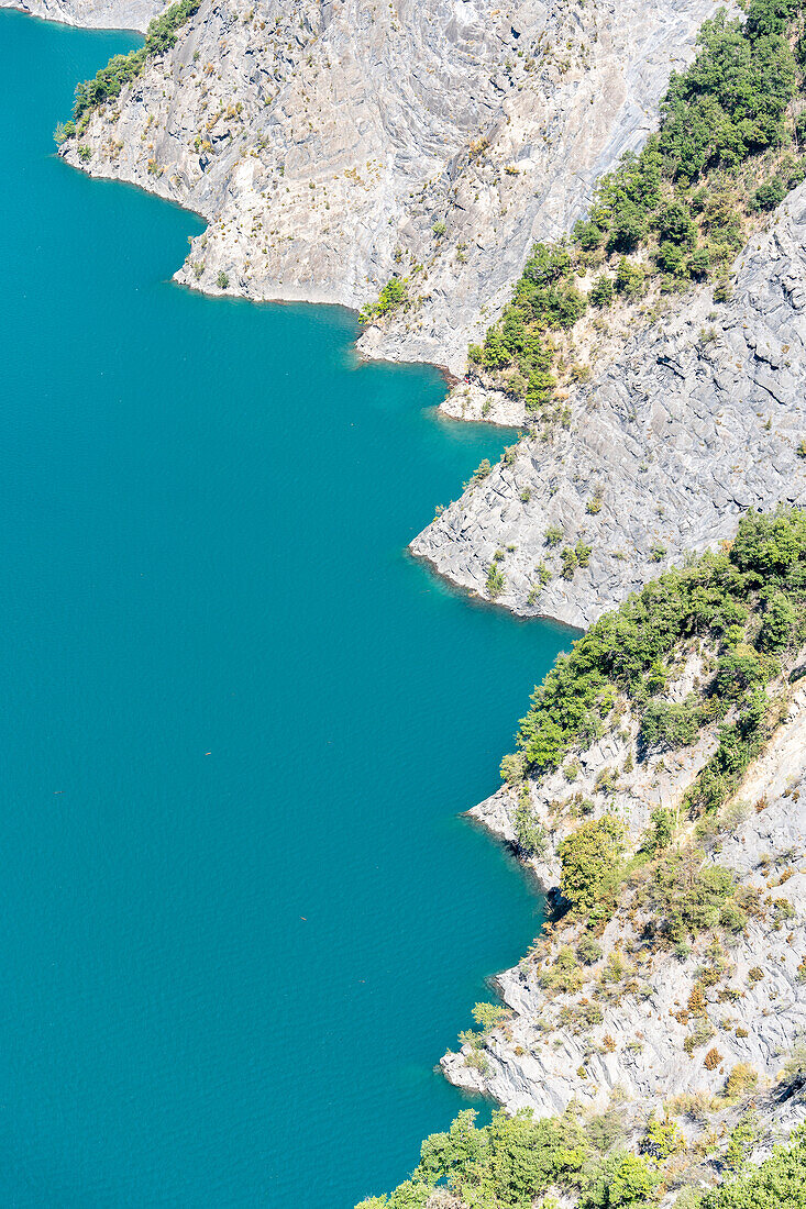 Blick auf den Stausee Le Drac am Belvédère du Petit Train de La Mure, Isère, Grenoble, Auvergne-Rhône-Alpes, Frankreich