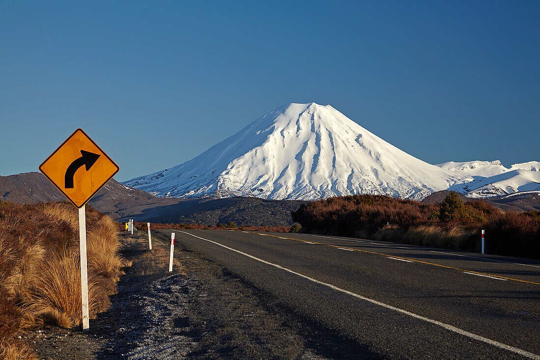 Mt Ngauruhoe und Desert Road, Tongariro National Park, Mittelland, Nordinsel, Neuseeland