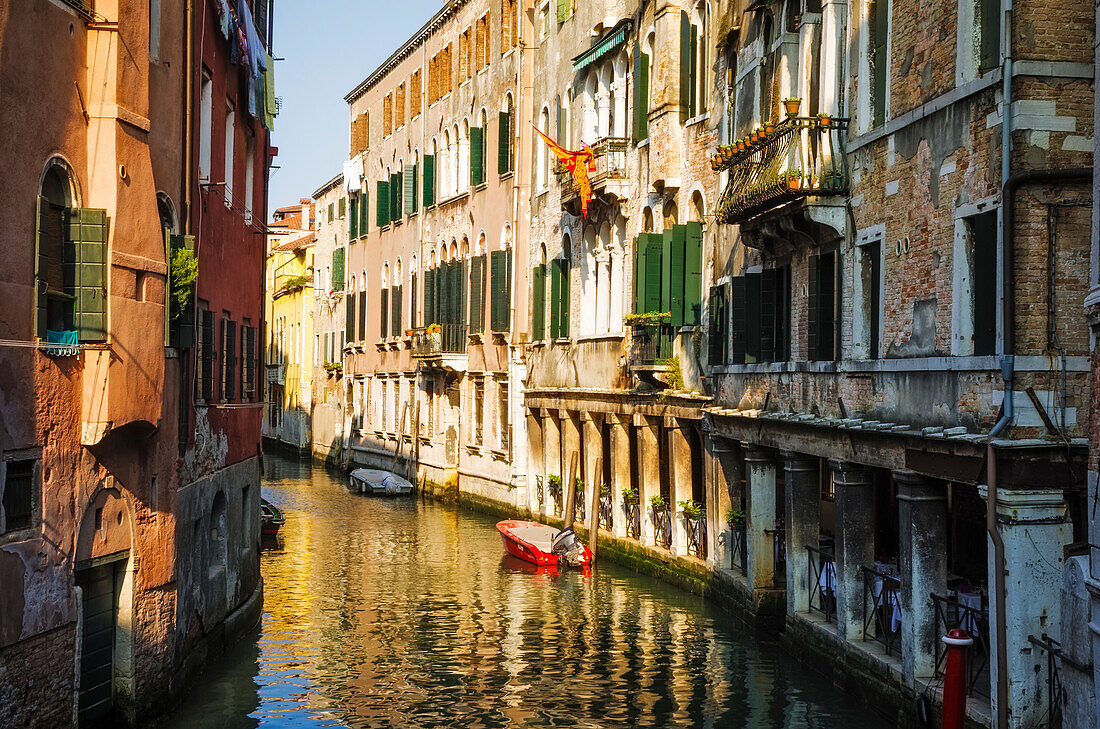 Kanalreflexionen, Venedig, Venetien, Italien