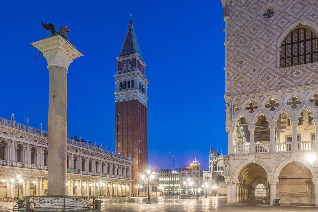 Italien, Venedig. Piazza San Marco im Morgengrauen