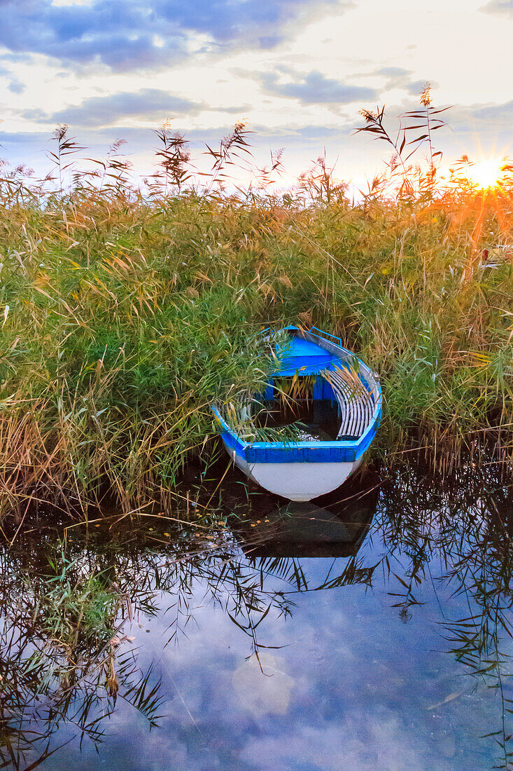 Mazedonien, Ohrid und der Ohridsee sind beide UNESCO-Welterbe-Kultur- und Naturstätten. Boote auf dem Wasser