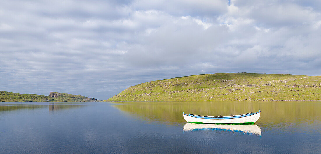 See Sorvagsvatn (Leitisvatn), größter See der Färöer. Insel Vagar, Teil der Färöer-Inseln im Nordatlantik. Dänemark