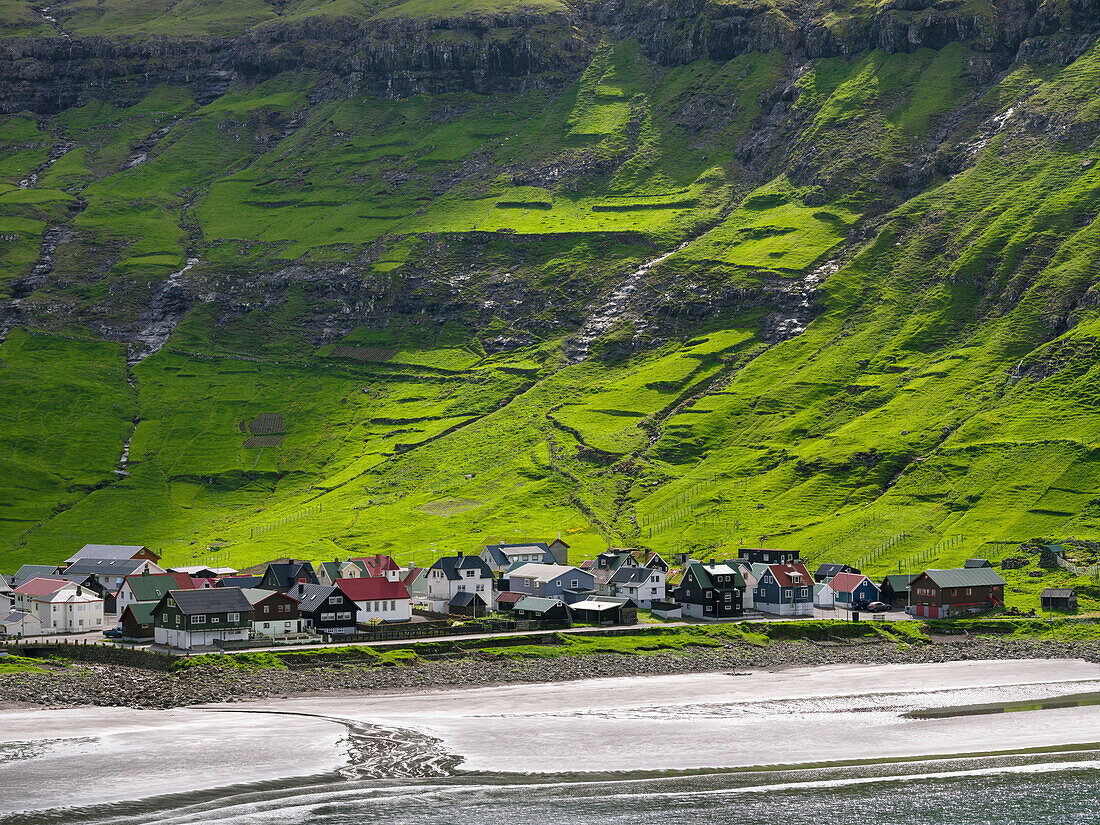 Dorf Tjornuvik. Dänemark, Färöer