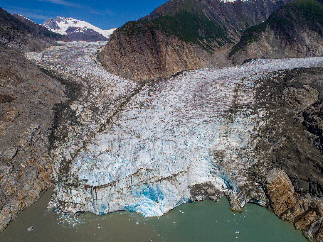 USA, Alaska, Tracy Arm-Fords Terror Wilderness, Luftaufnahme des Sawyer-Gletschers in Tracy Arm am Sommermorgen