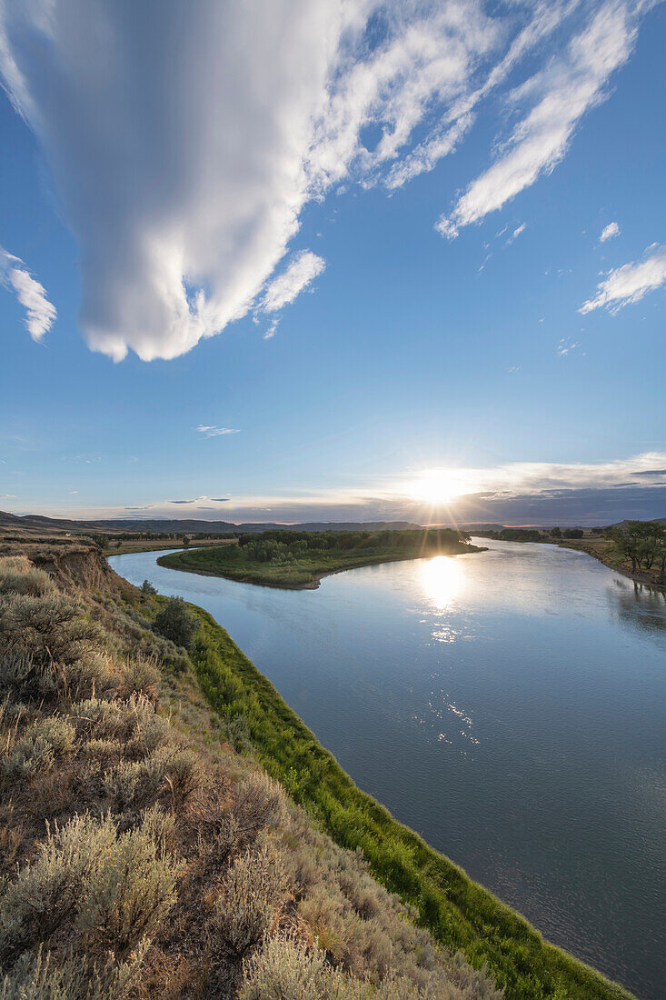 Sonnenuntergang auf dem Missouri River in der Nähe von Judith Landing, Upper Missouri River Breaks National Monument, Montana.