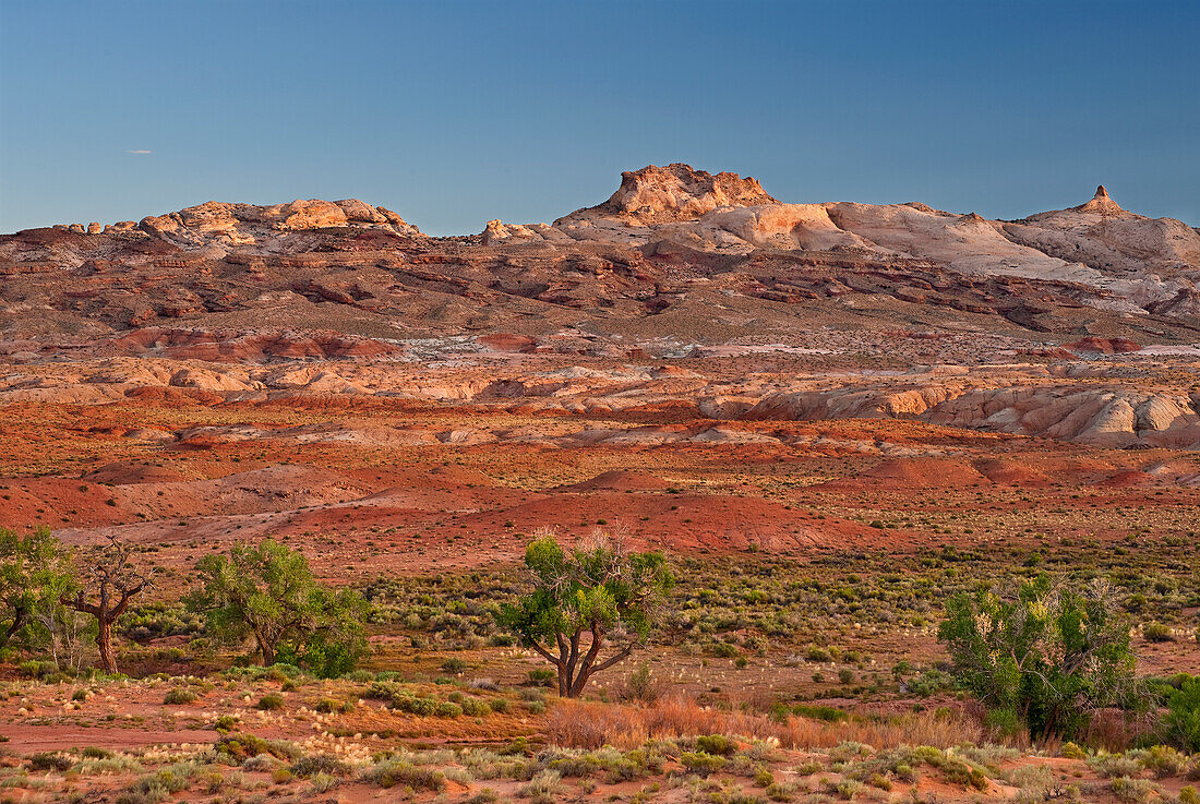 USA, Utah, San Rafael Schwelle. Landschaft mit emporhebenden Felsformationen.
