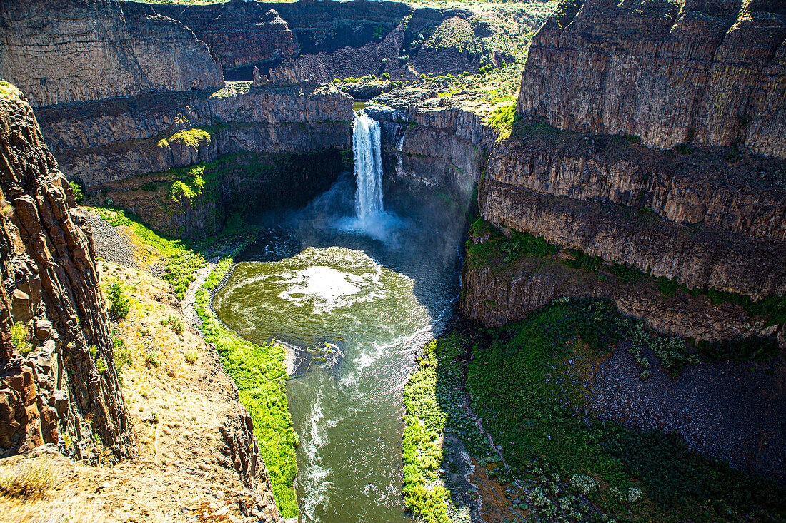 Palouse Falls State Park, Franklin and Whitman Counties, Washington State, waterfall landscape
