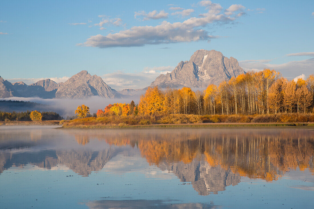 Sonnenaufgang am Oxbow Bend im Herbst, Grand-Teton-Nationalpark, Wyoming