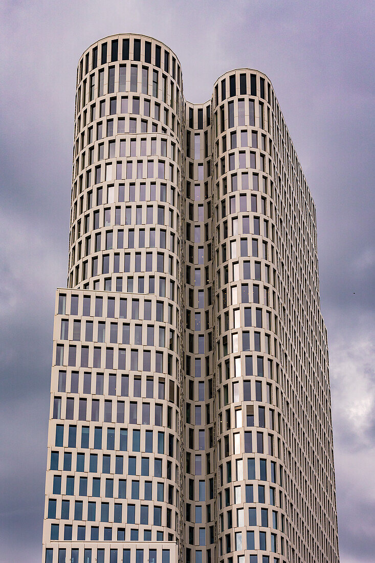 Modernes Hochhaus mit Rundungen und Ecken, Breitscheidplatz, Berlin, Deutschland