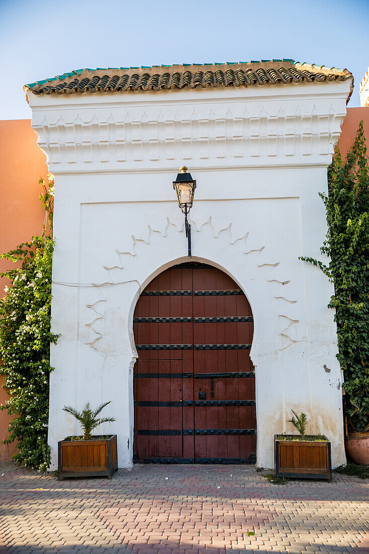 antike Türen an einem Palast in Marrakesh, Marokko