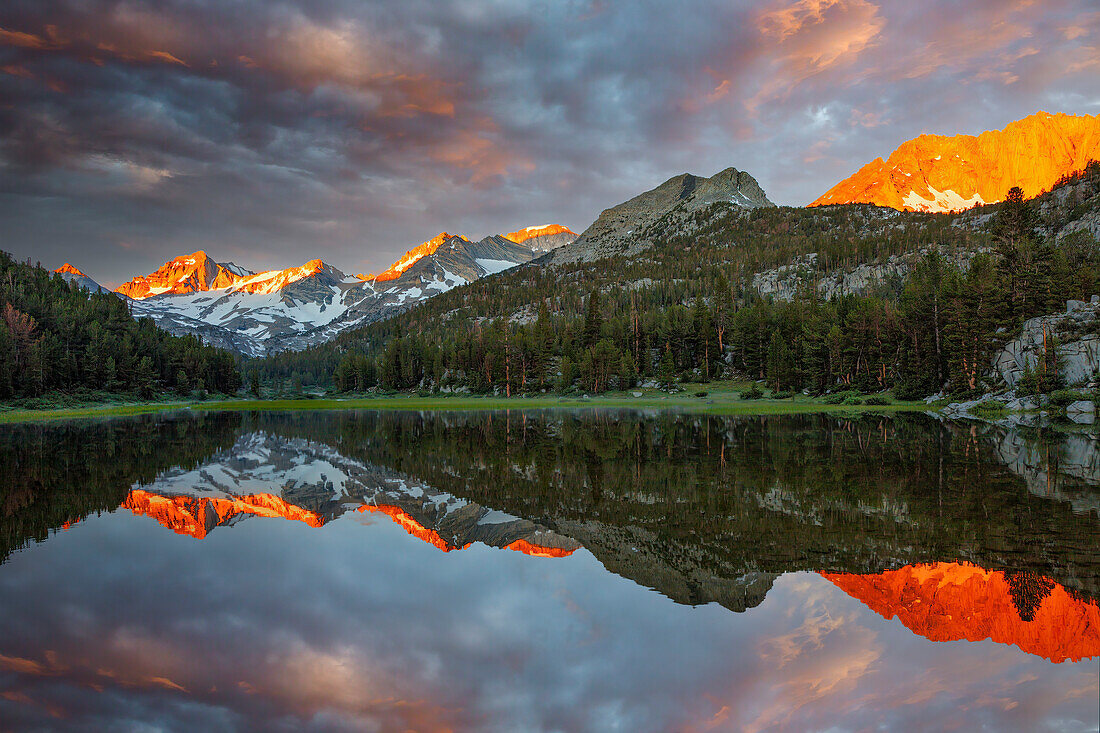 Alpine Tarn, Tuolumne Meadows Sunrise, Yosemite National Park, Kalifornien