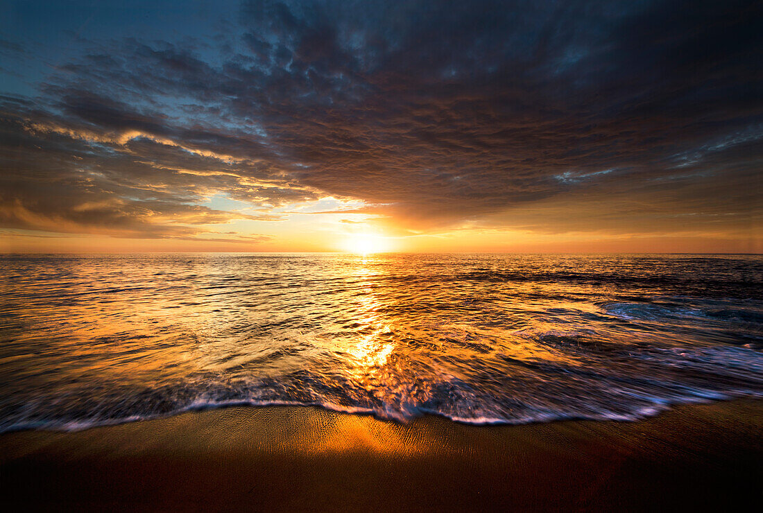 USA, Kalifornien, La Jolla. Sonnenuntergang über dem Strand